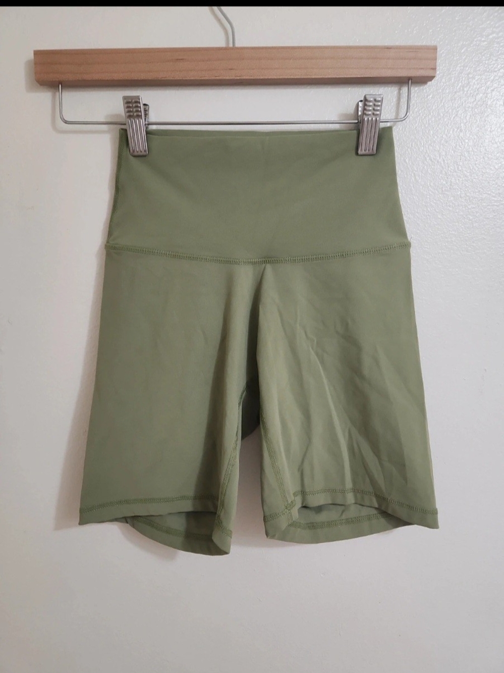 NVGTN High-Waist Bike Shorts in Olive
